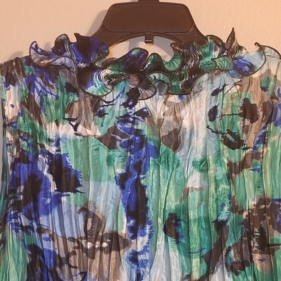 Cato Ruffle Front Top - Picture 4 of 5